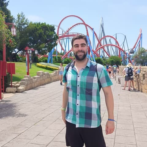 Aitor en el parque de atracciones